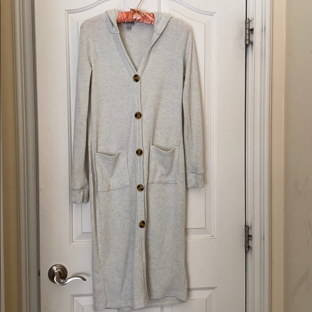 Hooded dress with pockets